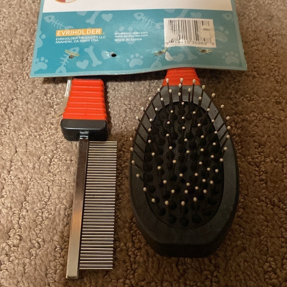 3/$20  Grooming Brush & Comb Set - Picture 6 of 9